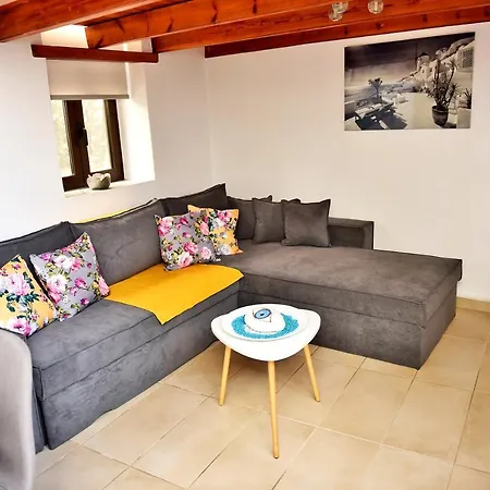 Apartment Ferenikis House